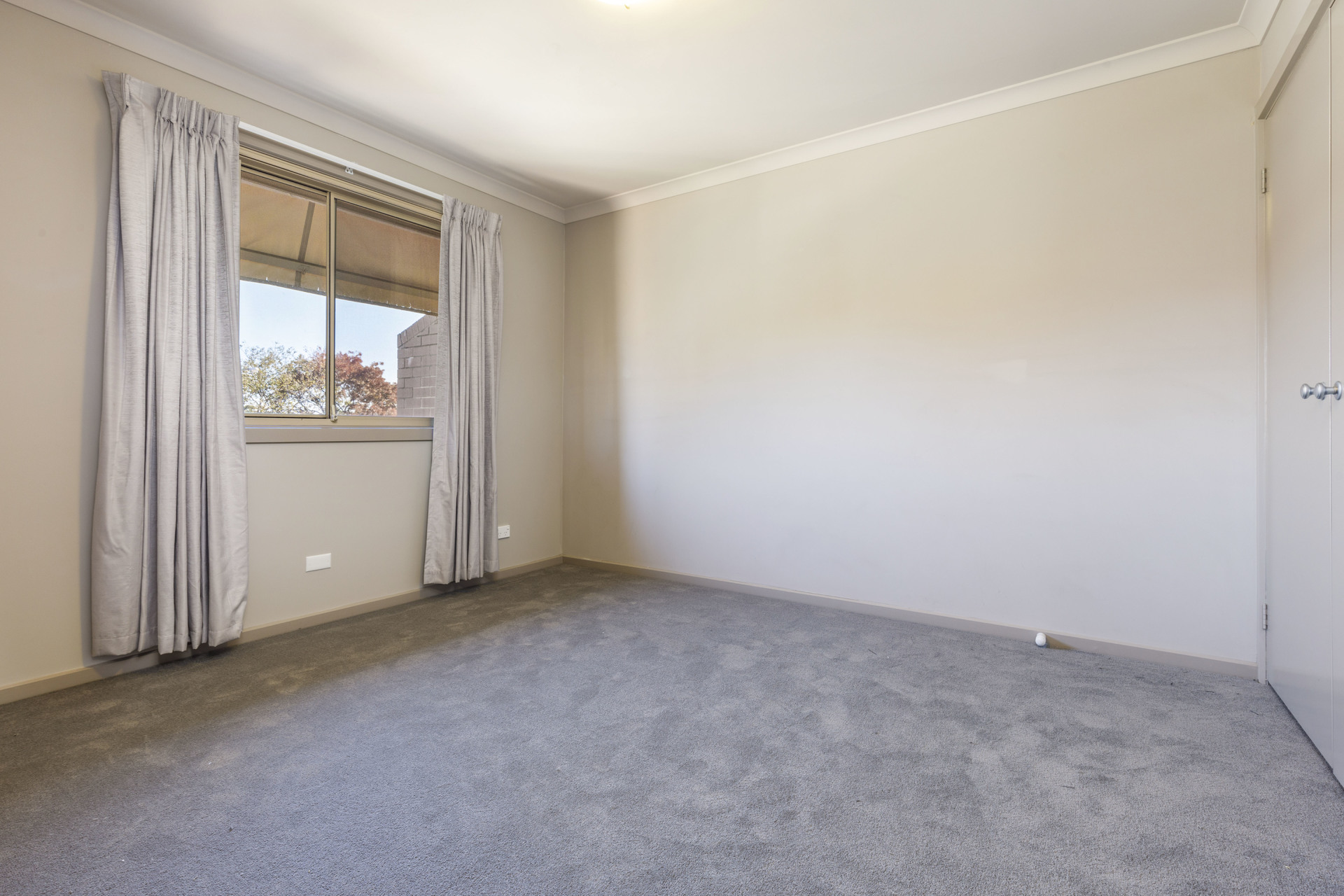 2/27 Henderson Road, Queanbeyan NSW 2620