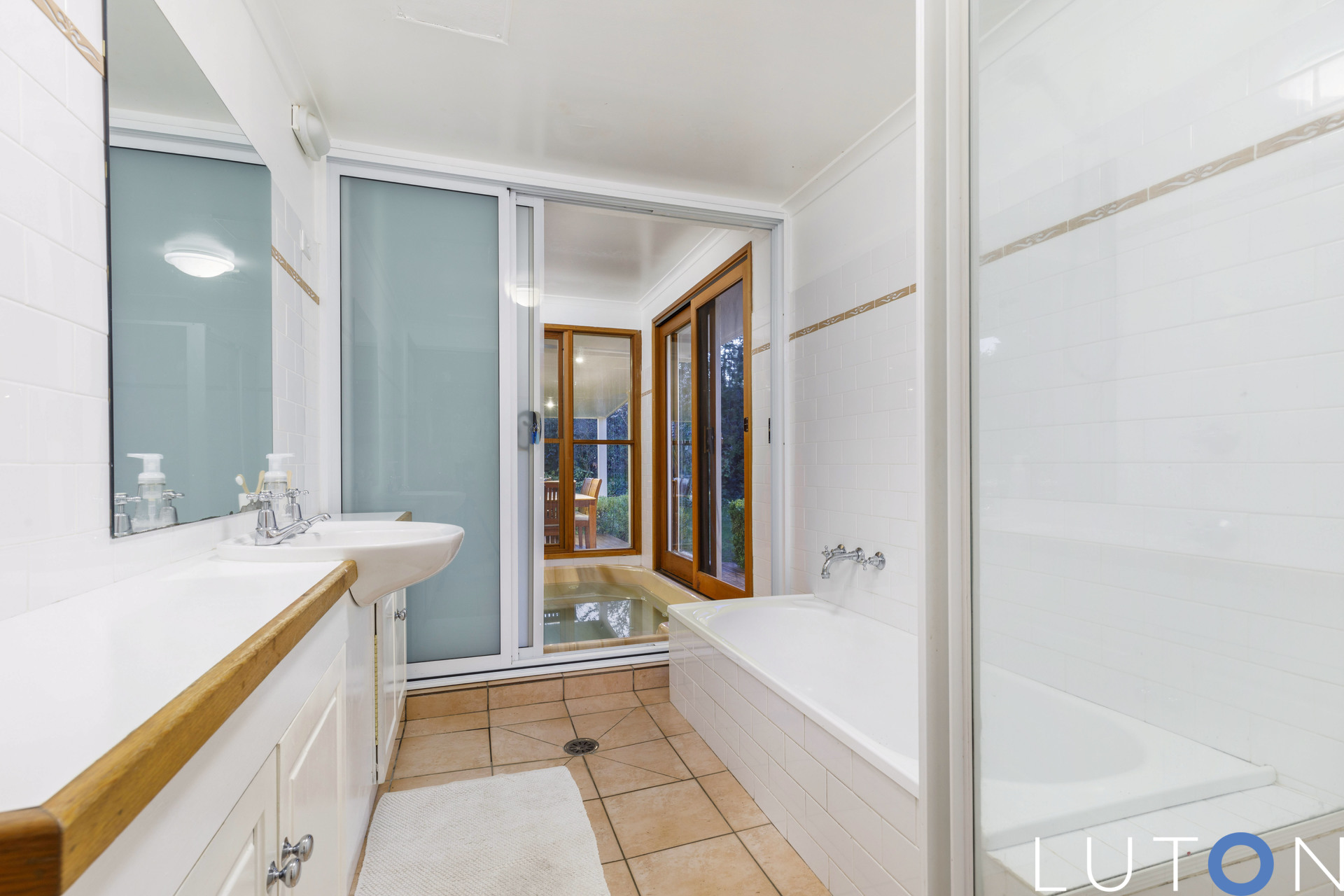 11 Schomburgk Street, Yarralumla ACT 2600