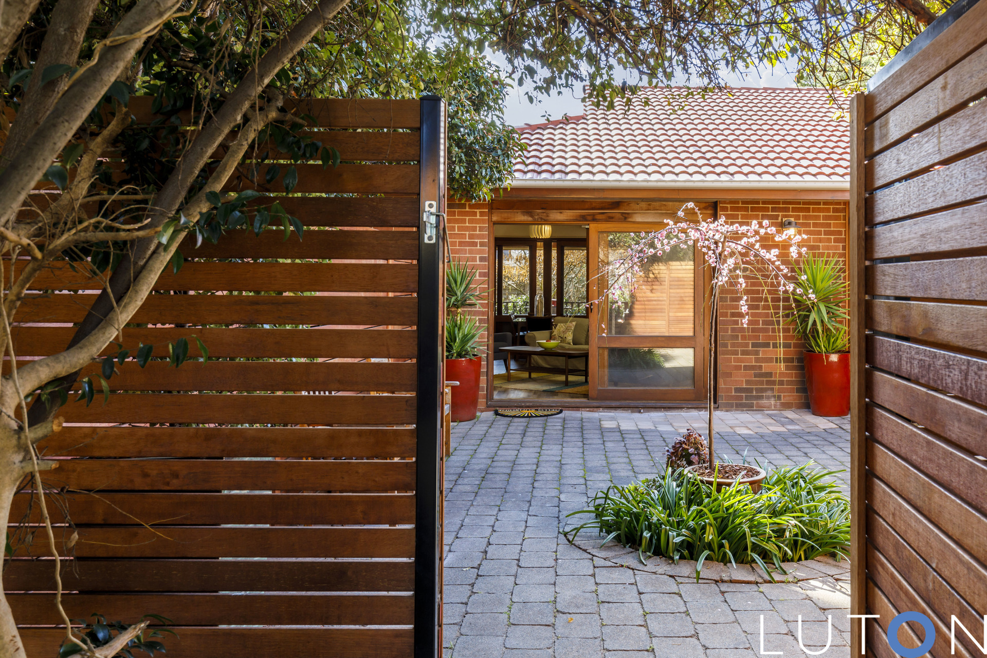 9 Allan Place, Curtin ACT 2605