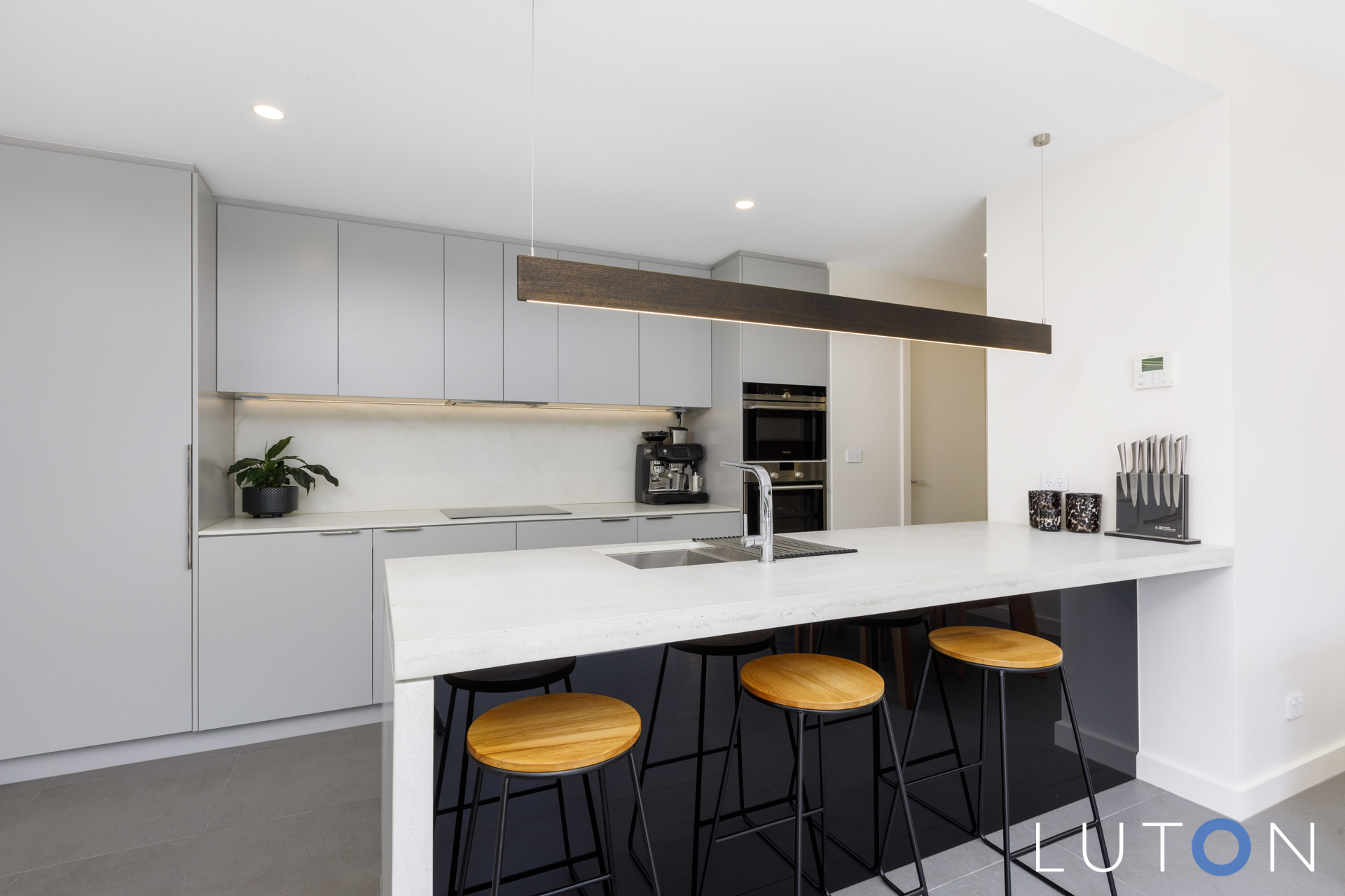 9/22 Canberra Avenue, Forrest ACT 2603 Luton Properties