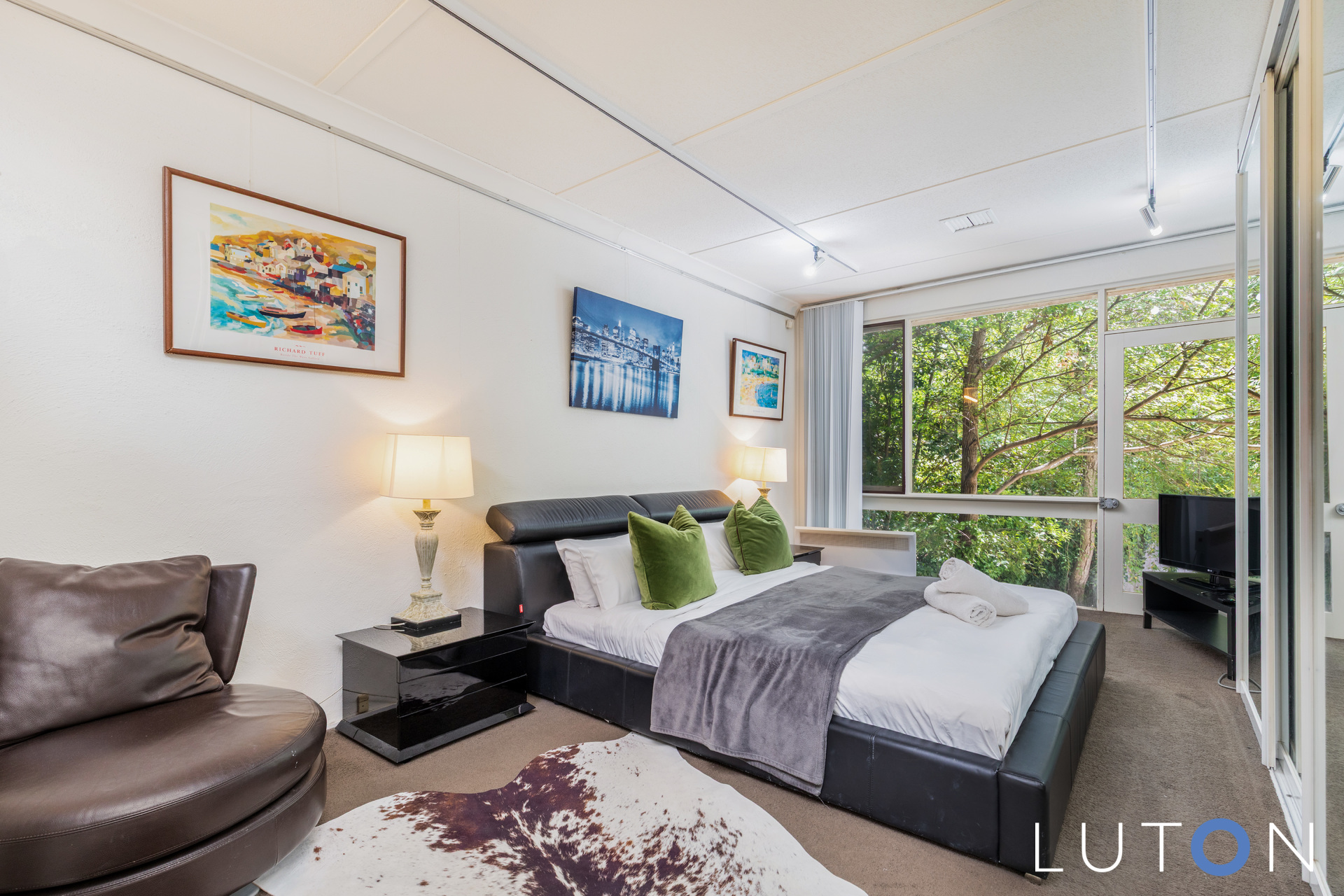 Photo of 10 Schlich Street,, Yarralumla
				
						ACT
			2600