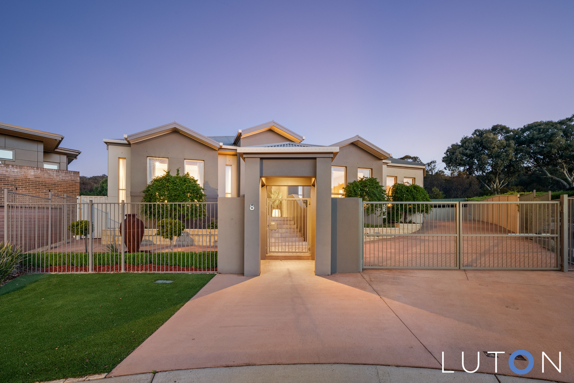 8 Hamilton Place, Jerrabomberra NSW 2619