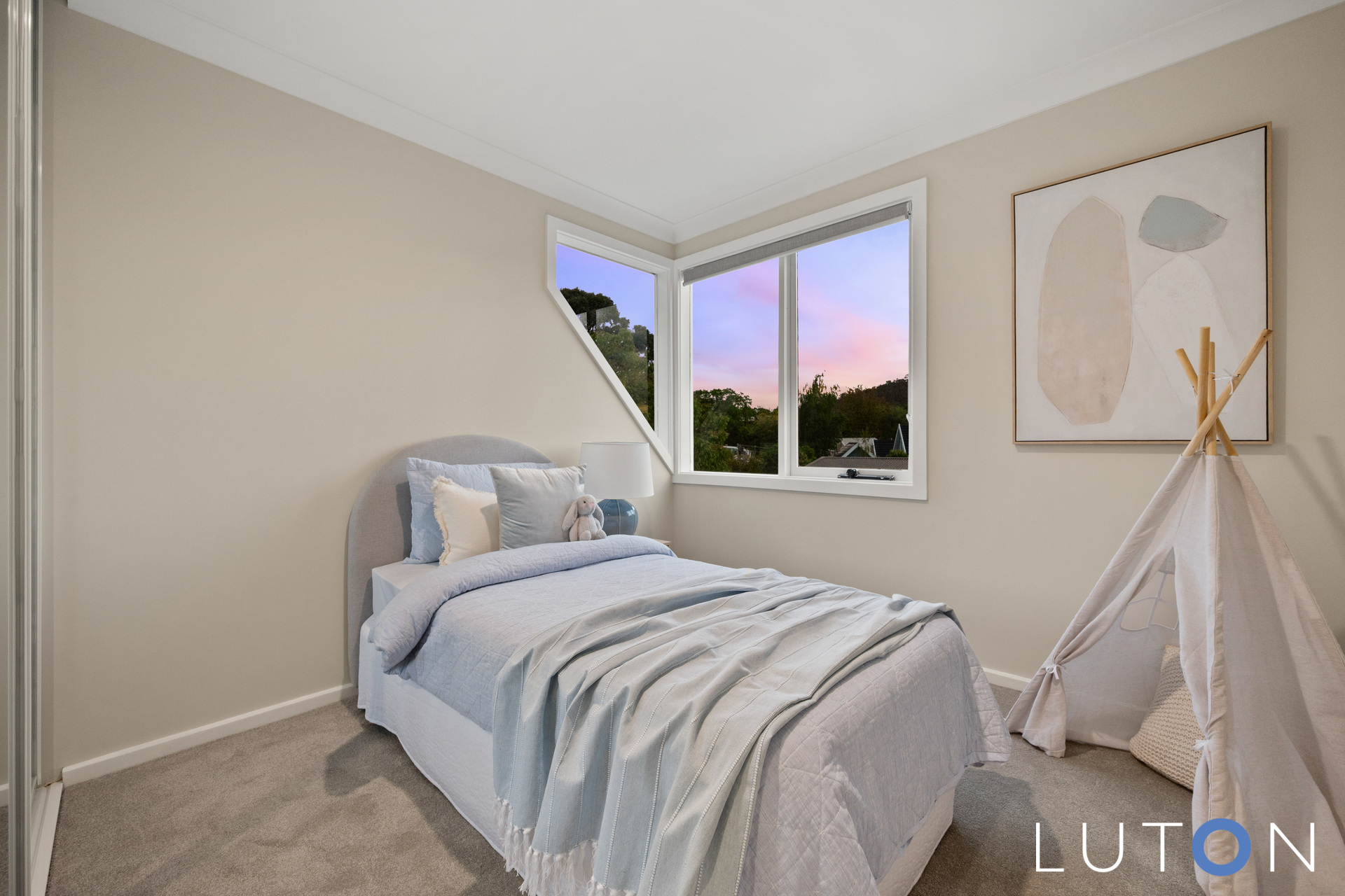 Photo of 22 Fergusson Crescent,, Deakin
				
						ACT
			2600